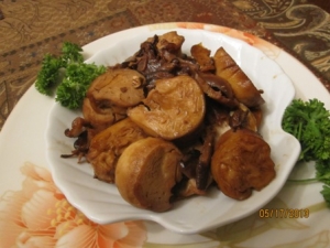素雞紅燒食譜-香菇素雞紅燒料理做法：美味料理紅燒香菇素雞香醇風味開胃又下飯。