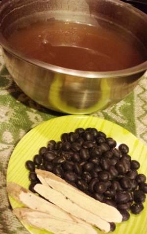 甘草黑豆湯食譜-養生甘草黑豆湯做法料理:甘草黑豆湯富含鈣是人體補鈣好來源!