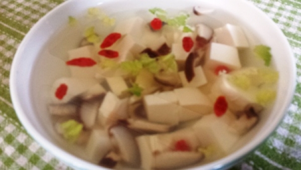 素食坐月子餐香菇豆腐湯食譜-產婦營養做月子餐香菇豆腐湯料理補充蛋白質營養素!