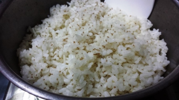 藜麥糙米飯食譜-養生藜麥糙米飯做法料理:藜麥糙米飯富含蛋白質和礦物質維他命高營養又健康!