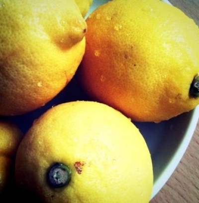 檸檬功效-日常生活中檸檬的55種用途:檸檬汁的鉀可以控制血壓,檸檬的好處多多!