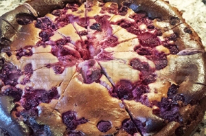 蔓越莓乳酪蛋糕甜而不膩做法簡單！今年母親節不如自己動手做蔓越莓乳酪蛋糕送給親愛的媽咪~以下分享美味簡易起士蛋糕做法小徶步。